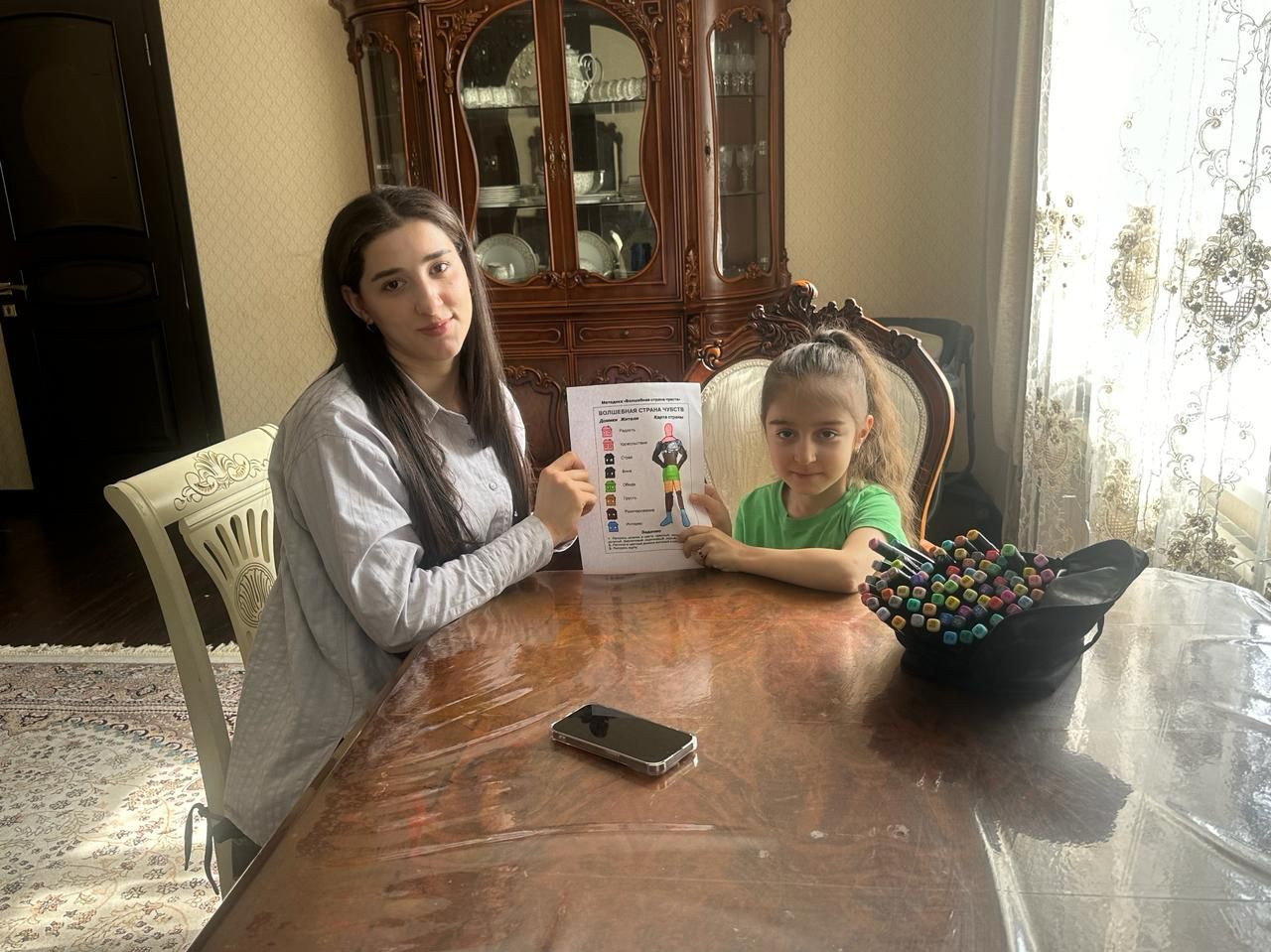 Психолог отделения семьи Ибрагимова Асият провела психологическую методику с одним из подопечных с целью выявления эмоциональных проблем.